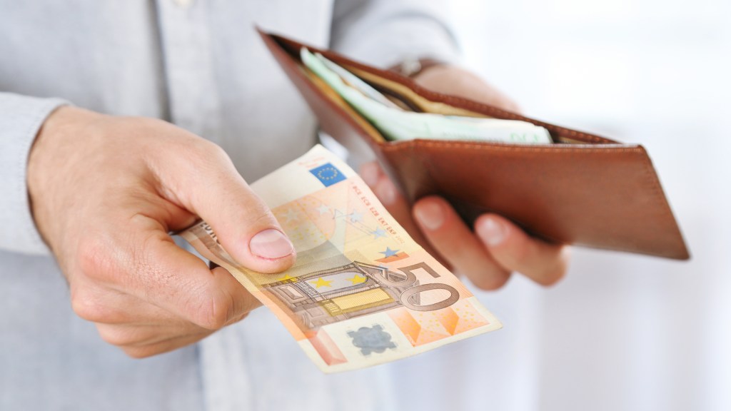 Pagamento in contanti del canone di affitto: la legge lo&nbsp;consente?